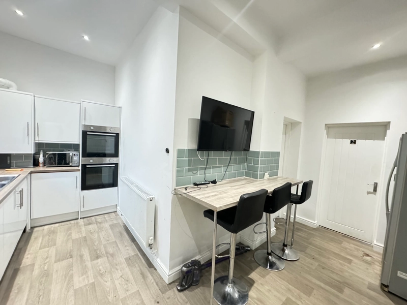 SPARE ENSUITE ROOMS- Monson Street - Bills Inclusive - Thumbnail 3